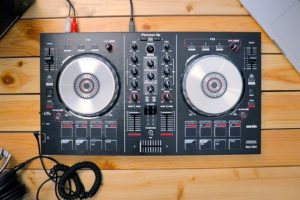 How to DJ with the Pioneer DDJ-SB2 - Free Udemy Courses