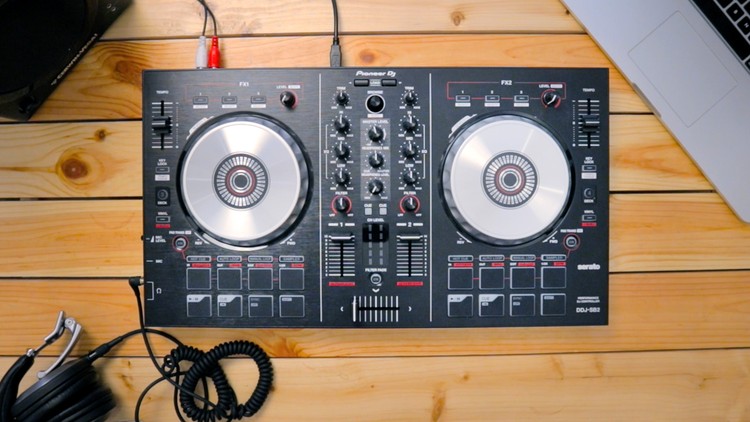 How to DJ with the Pioneer DDJ-SB2 - Free Udemy Courses